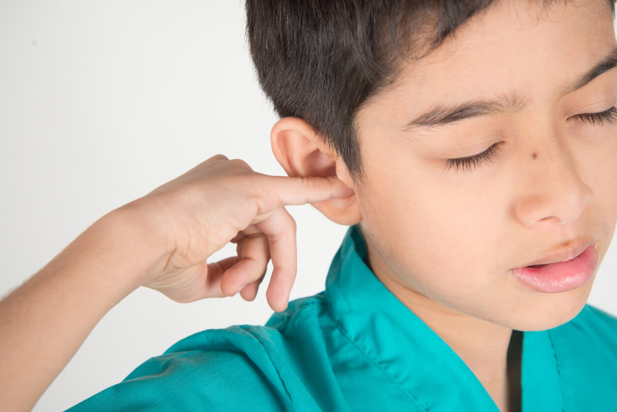 Qulaqdan qan gəlməsi niyə baş verir və müalicə necə aparılır